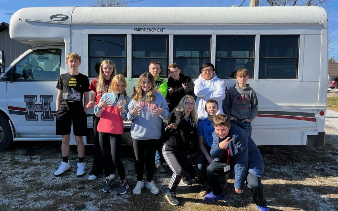 Hamilton Students Provide Assistance for Local Food Pantry